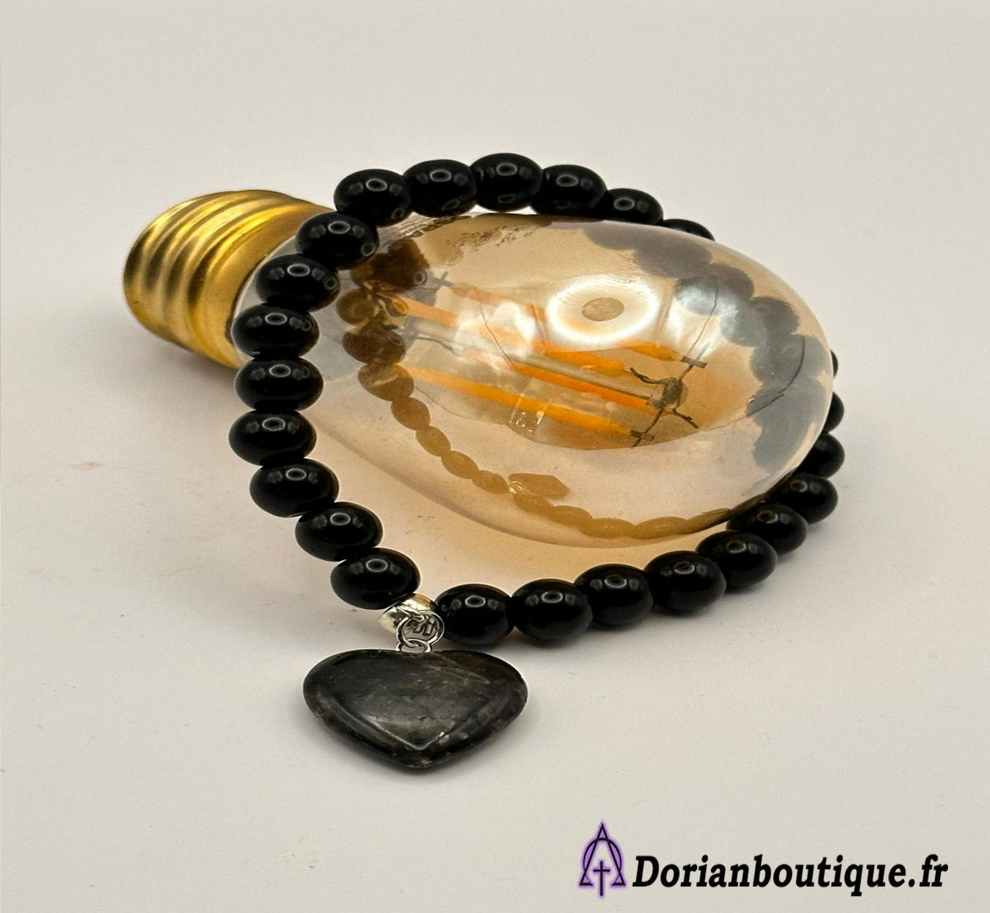 Bracelet oeil de tigre noir et son coeur.
